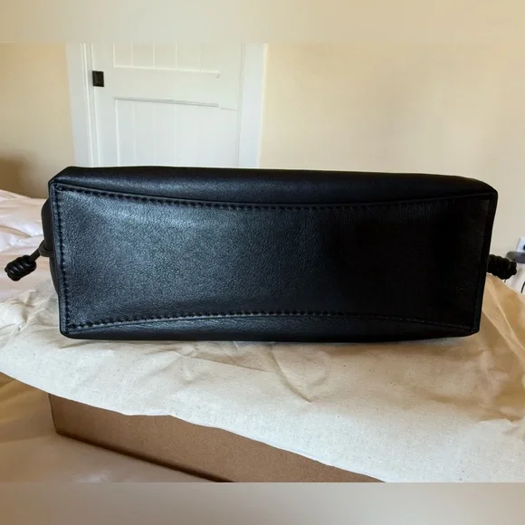 NWT QUINCE Italian Leather Drawstring Pouch Crossbody - black - Picture 4 of 10